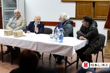 Beszélgetés a könyvről (Lakatos János felvétele)