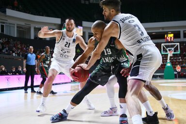 A 22 pontos Morgan (középen) az Unics egyik legjobbja volt (Fotó: Beta)