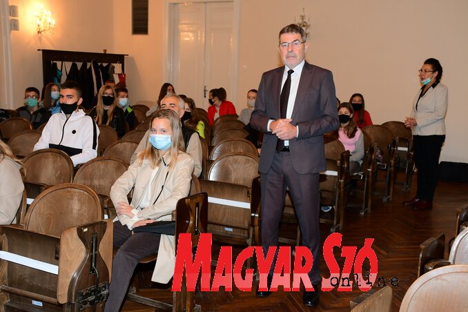 A városháza dísztermében is jártak a diákok (Puskás Károly felvétele) A városháza dísztermében is jártak a diákok (Puskás Károly felvétele)