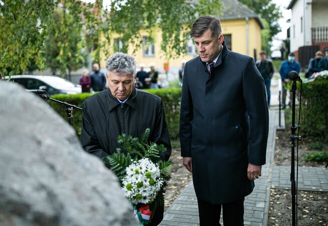 Átadták a magyaralmási Trianon-emlékhelyet (Fotó: MTI/Mohai Balázs) Átadták a magyaralmási Trianon-emlékhelyet (Fotó: MTI/Mohai Balázs)