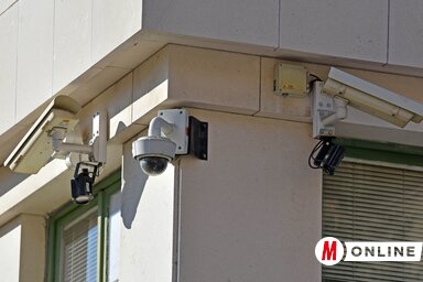 Az Informatika Közvállalat hamarosan 7.058.000 dinárt fizet ki új kamerák beszerzéséért, ezeket a városi videomegfigyelő rendszerhez csatlakoztatják. Újvidék mindegyik közterét, forgalmas sugárutait és utcáit integrált térfigyelő rendszer felügyeli (Ótos András felvétele)