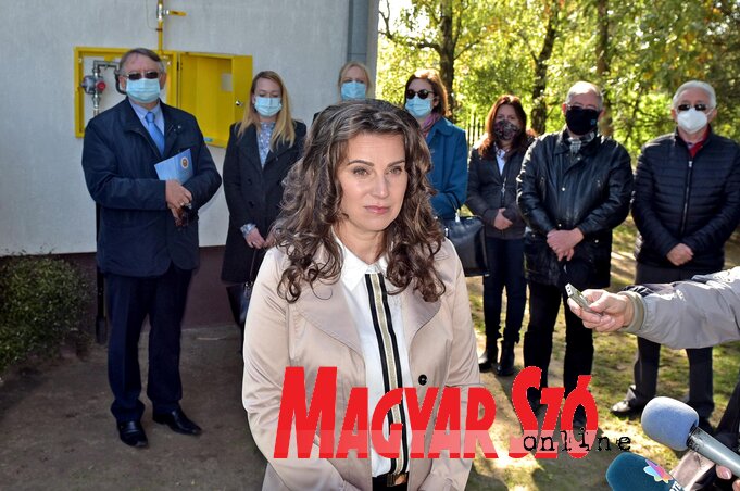 Ződi Ildikó: A Szabadkai Gázműveknek több mint 11 000 felhasználója van (Fotó: Gergely Árpád) Ződi Ildikó: A Szabadkai Gázműveknek több mint 11 000 felhasználója van (Fotó: Gergely Árpád)