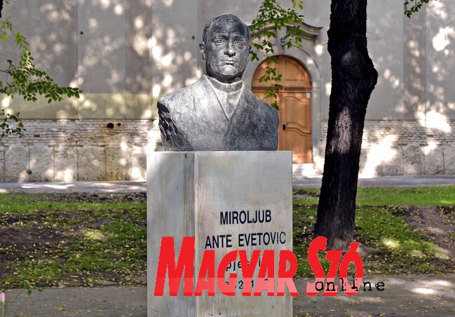 Ante Evetović Miroljub szobrát először 1936-ban avatták fel (Fotó: Gergely Árpád) Ante Evetović Miroljub szobrát először 1936-ban avatták fel (Fotó: Gergely Árpád)