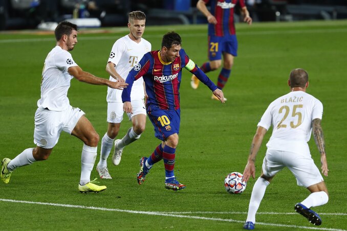 Pillanatkép: Messi három Fradi-játékos gyűrűjében (Fotó: Beta/AP)