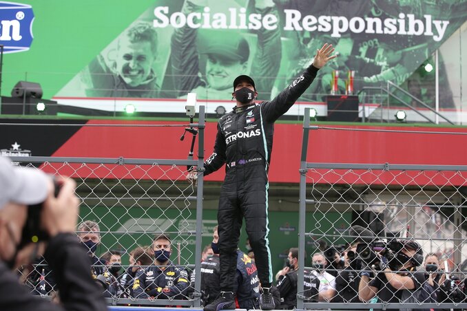 Lewis Hamilton, minden idők legeredményesebb F1-es pilótája (Fotó: MTI/EPA)