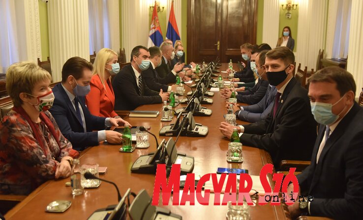 Ezek után előre megtervezett munkarend szerint szervezik meg a parlamenti üléseket (Ótos András felvétele) Ezek után előre megtervezett munkarend szerint szervezik meg a parlamenti üléseket (Ótos András felvétele)
