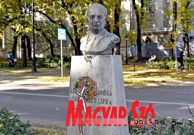 Lifka Sándor mellszobrát 1994-ben állították fel (Fotó: Gergely Árpád) Lifka Sándor mellszobrát 1994-ben állították fel (Fotó: Gergely Árpád)