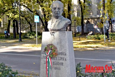 Lifka Sándor mellszobrát 1994-ben állították fel (Fotó: Gergely Árpád)