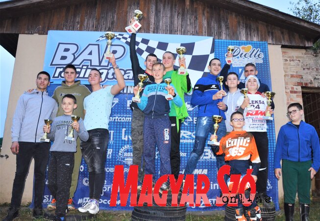 A csapatok összesített eredménye után kiderült, hogy a topolyai MX 024 terepmotoros klub lett a legjobb (Kazinczy Paszterkó Diana felvétele) A csapatok összesített eredménye után kiderült, hogy a topolyai MX 024 terepmotoros klub lett a legjobb (Kazinczy Paszterkó Diana felvétele)