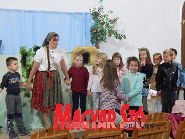 Szeretnek táncolni a gyerekek Szeretnek táncolni a gyerekek