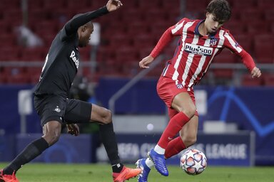 João Félixszet nem tudta megállítani az osztrák védelem (Fotó: Beta/AP)