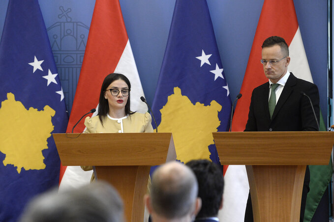 Meliza Haradinaj-Stublla és Szijjártó Péter a sajtótájékoztatón (Fotó: MTI) Meliza Haradinaj-Stublla és Szijjártó Péter a sajtótájékoztatón (Fotó: MTI)