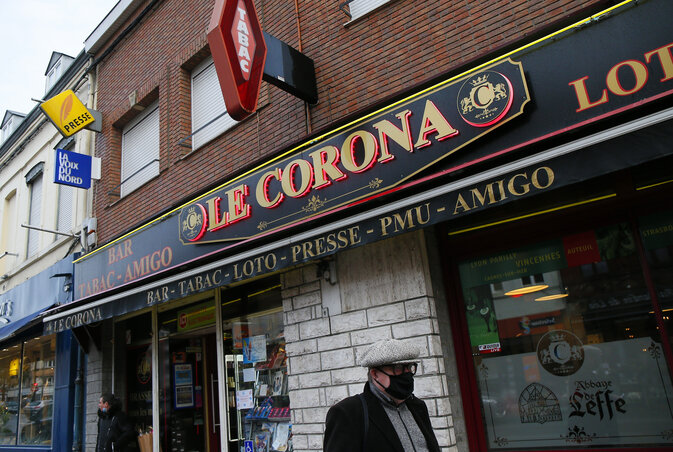 Egy trendi nevű dohánybolt a franciaországi Croix-ban (Fotó: AP via Beta)