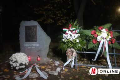 Szombaton este szentmisével emlékeztek a péterrévei hívek a falu mártír papjára,  dr. Takács Ferenc plébánosra.  A Mindenszentek templomban megtartott emlékmise után a helyi közélet és a civil szervezetek képviselői megkoszorúzták a templomkertben dr. Takács Ferenc emlékére 2014-ben felállított domborművet (Fehér Rózsa felvétele)