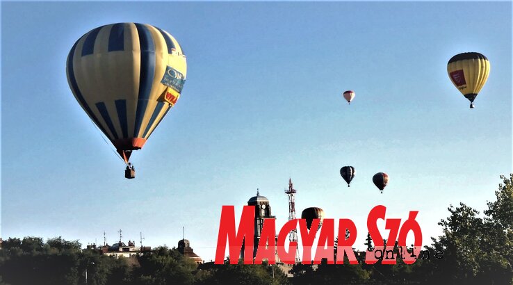 Tíz évvel ezelőtt még Zenta egén szálltak a hőlégballonok (Fotó: Horváth Zsolt) Tíz évvel ezelőtt még Zenta egén szálltak a hőlégballonok (Fotó: Horváth Zsolt)