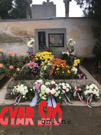 A megemlékezést a temetőben, az áldozatoknak állított sírhelynél tartották