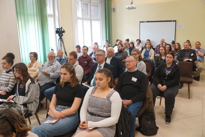 Ma folytatódik a konferencia (Fotó: VM4K)