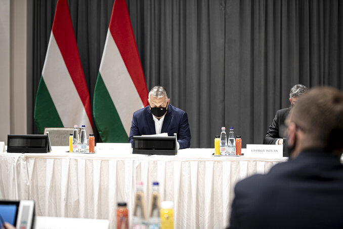 Orbán Viktor a megyei védelmi bizottságok vezetőivel tárgyal (Fotó: MTI)