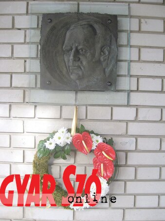 Szűcs Imre udvarnoki emléktáblája (Fotó: Nagy Magdolna) Szűcs Imre udvarnoki emléktáblája (Fotó: Nagy Magdolna)