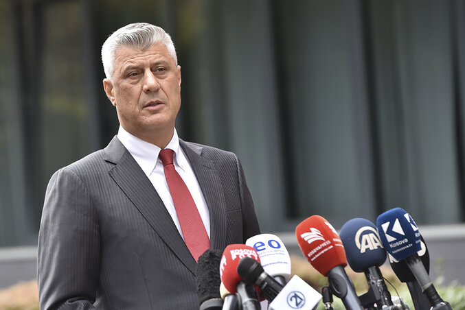 Bejelenti lemondását a rendkívüli sajtótájékoztatón (Fotó: AP via Beta) Bejelenti lemondását a rendkívüli sajtótájékoztatón (Fotó: AP via Beta)