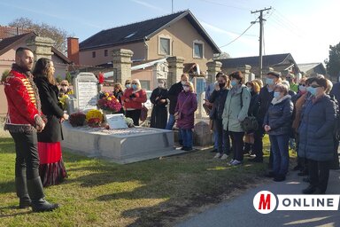 Többek között Csáth Gáza, Bíró Károly, Lifka Sándor síremlékét keresték fel (Lackó Varjú Sára felvétele)