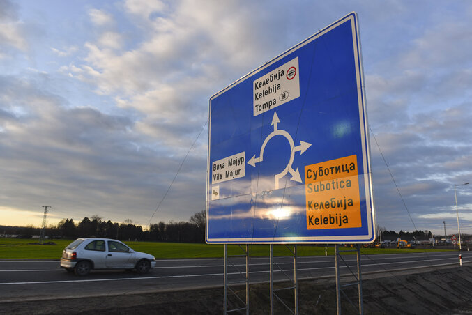 Szabadka, 2019. december 27.
A Tompa-Kelebia hat�r�tkel�t a Belgr�dba vezet� aut�p�ly�val �sszek�t� �t egy szakasza Szabadka k�zel�ben 2019. december 27-�n, az �tad�sa napj�n. Ezzel az �tszakasszal a Magyarorsz�gra ir�nyul� vagy onnan �rkez� teherforgalo