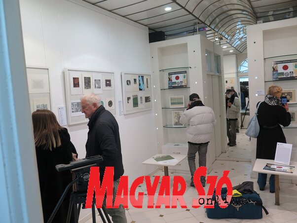 Egyszerre csak kevesen tartózkodhatnak a galériában