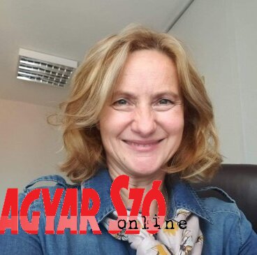 Dr. Úri Emese (L. Móger Tímea felvétele) Dr. Úri Emese (L. Móger Tímea felvétele)