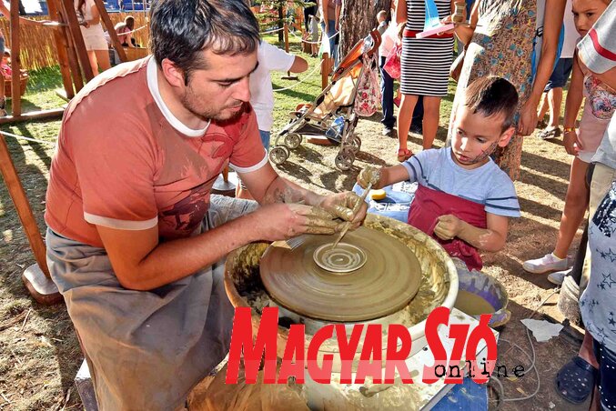 Agyagozás Csorba Lászlóval (Fotó: Gergely Árpád)