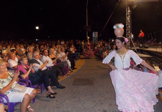 Paraguay tánccsoportja teljesen elbűvölte a zentai közönséget (Fotó: Horváth Zsolt)