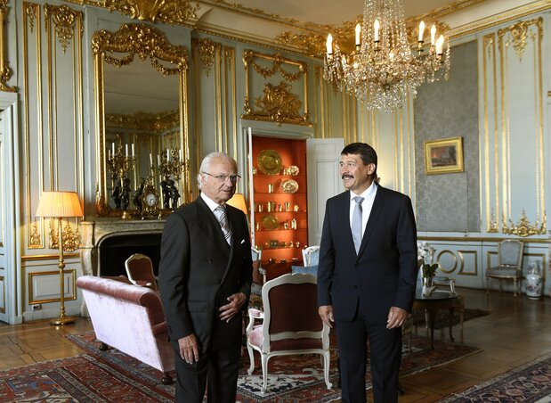 XVI. Károly Gusztáv svéd király fogadja a magyar államfőt (Fotó: MTI)