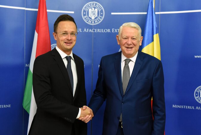 Szijjártó Péter és Teodor Melescanu (Fotó: MTI) Szijjártó Péter és Teodor Melescanu (Fotó: MTI)