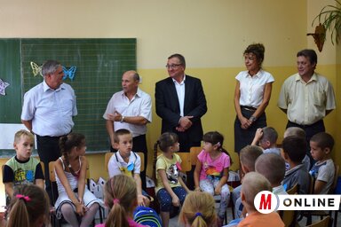 A kisdiákok nagyon megörültek az ajándékcsomagoknak (Fotó: Máriás Endre)