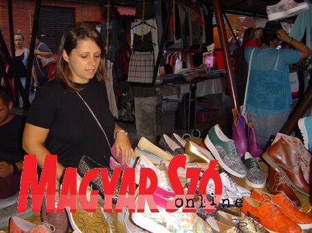 Divatos, vidám lábbelik (Fotó: Bozsoki Valéria)