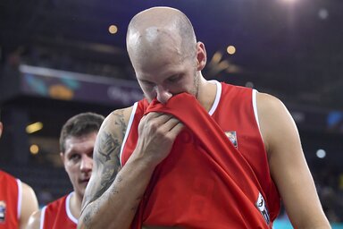 Kolozsv�r, 2017. szeptember 2.
Vojvoda D�vid a f�rfi kos�rlabda Eur�pa-bajnoks�g C csoportj�ban j�tszott Montenegr� - Magyarorsz�g m�rk�z�s v�g�n Kolozsv�ron 2017. szeptember 2-�n. Montenegr�-Magyarorsz�g 72-48.
MTI Fot�: Czegl�di Zsolt