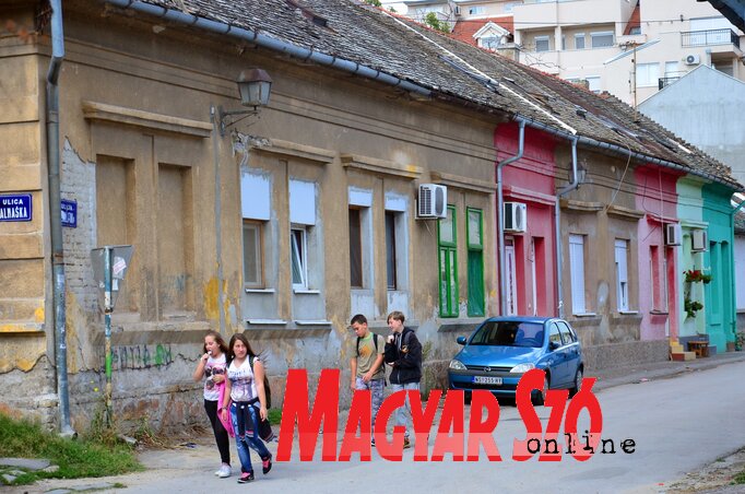 Újvidéken egyre kevesebb szabad, beépíthető terület marad, a befektetők most a podbarai családi házakra fenik a fogukat (Dávid Csilla felvétele)