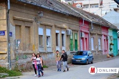 Újvidéken egyre kevesebb szabad, beépíthető terület marad, a befektetők most a podbarai családi házakra fenik a fogukat (Dávid Csilla felvétele)