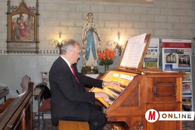 Dr. Franz Metz orgonánál (Horváth Zsolt felvétele)