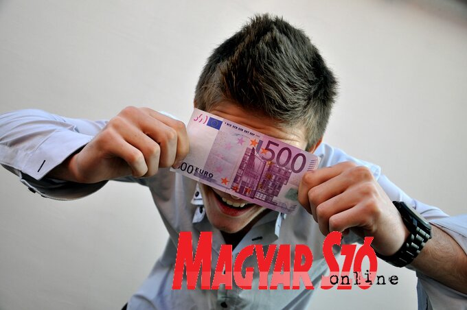 Nincs gond az eurós címletekkel  (Fotó: Dávid Csilla)