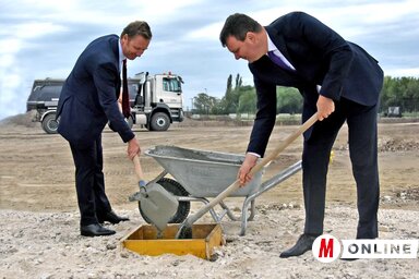 Épülhet az új gyár – Aldo Caminada és Igor Mirović (Fotó: Gergely Árpád)