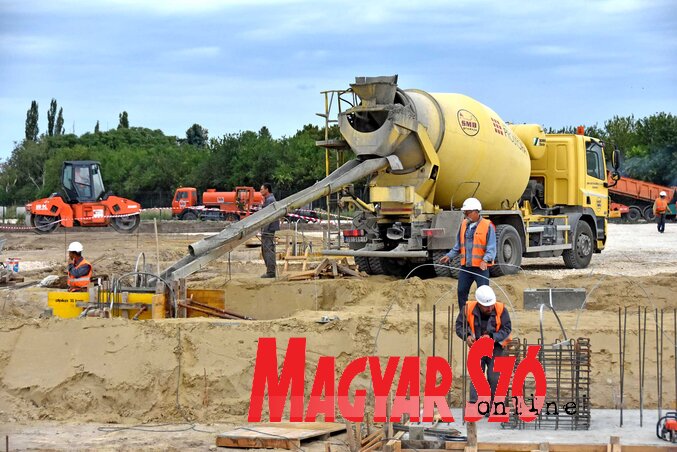 Az épülő üzemben első körben huszonöt munkást tudnak majd alkalmazni (Fotó: Gergely Árpád)