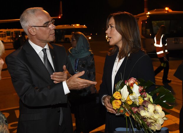 Balog Zoltán fogadja Mary Elizabeth dán koronahercegnőt a Liszt Ferenc-repülőtéren (Fotó: MTI)