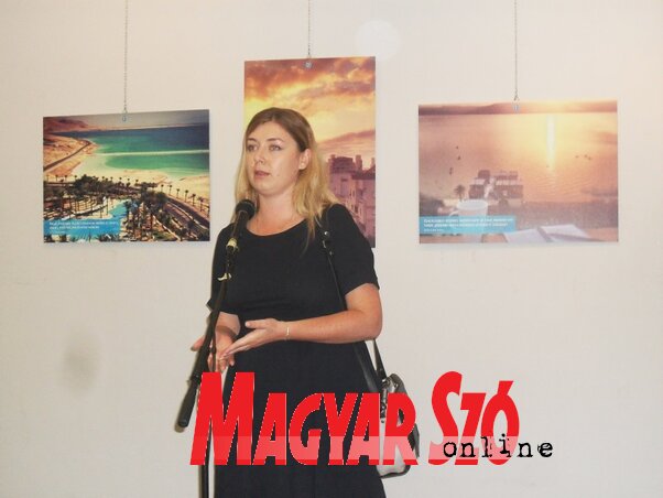 Janny Sadow megnyitja a kiállítást (Fotó: Lukács Melinda)