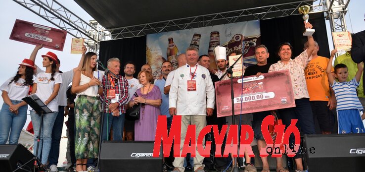 A győztesek, jobbról az elsők (Dávid Csilla felvétele) A győztesek, jobbról az elsők (Dávid Csilla felvétele)