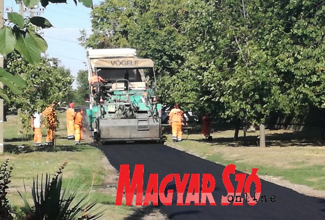 Minőségi, új aszfalt kerül az utakra