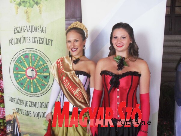 Ramona Grubanov, az idei, és Helena Milanković, a tavalyi királynő (kép: Lukács Melinda)