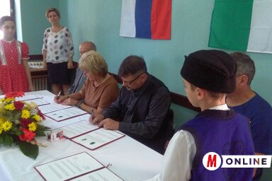 Sáfrány Ágnes és Bartok Tibor írta alá a megállapodást (Csincsik Zsolt felvétele)