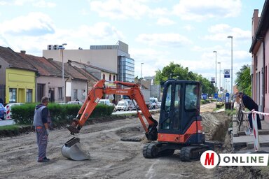 A Partizán utca a legzajosabb, több ezer nyergesvontató vonul keresztül rajta éjjel-nappal. Gyakran kell újraaszfaltozni, hiszen hatalmas a terhelése. Most is útrekonstrukciós munkálatok folynak itt (Dávid Csilla felvétele)