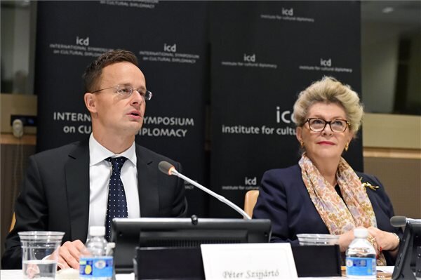 Szijjártó Péter és Bogyay Katalin, Magyarország ENSZ-nagykövete (Fotó: MTI)