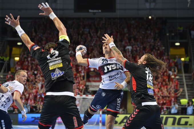 Jelenet a veszprémi mérkőzésről (Fotó. Beta/AP) Jelenet a veszprémi mérkőzésről (Fotó. Beta/AP)